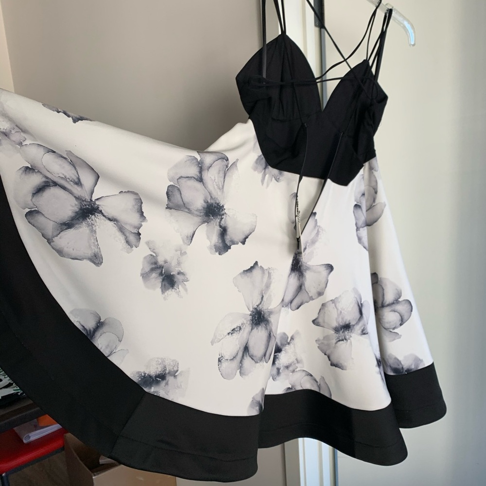 Dress - Picture 3 of 3
